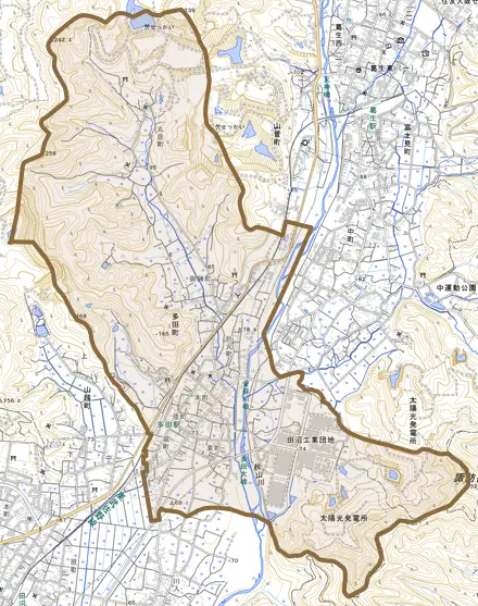 多田町とその周辺の地図。町の範囲を重ねている