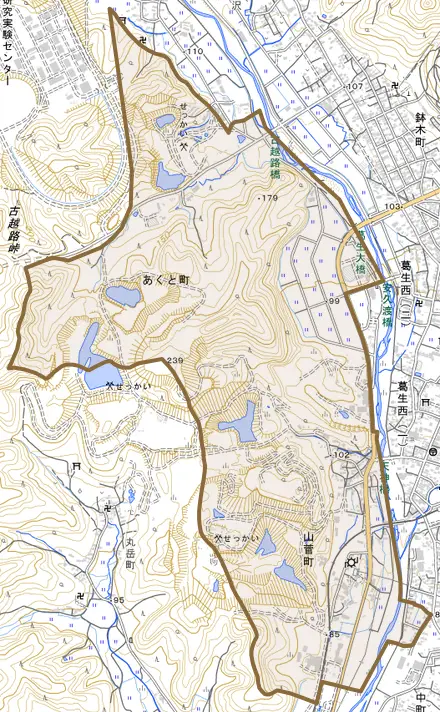 山菅町とその周辺の地図。町の範囲を重ねている