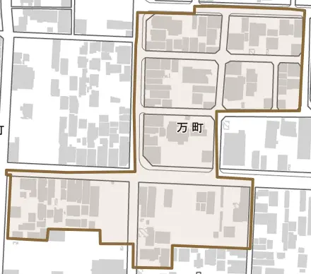 万町とその周辺の地図。町の範囲を重ねている