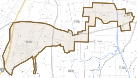 下坪山とその周辺の地図。町の範囲を重ねている