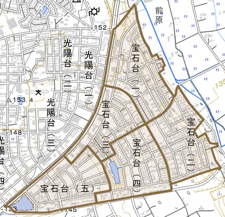 宝石台とその周辺の地図。町の範囲を重ねている