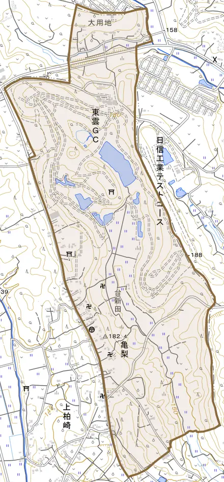 大字亀梨とその周辺の地図。町の範囲を重ねている