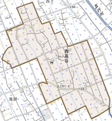 大字西高谷とその周辺の地図。町の範囲を重ねている
