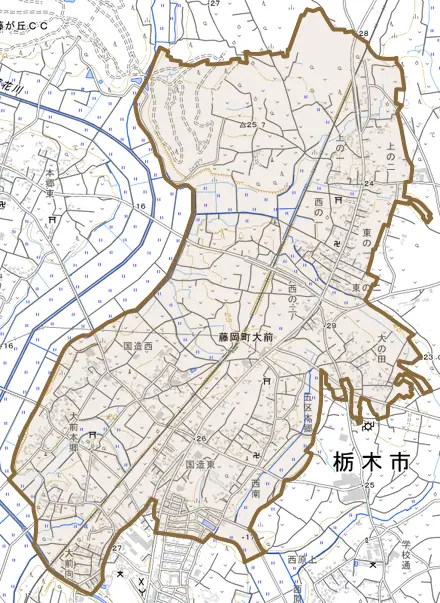 藤岡町大前とその周辺の地図。町の範囲を重ねている