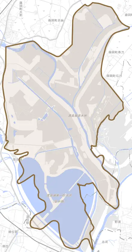 藤岡町下宮とその周辺の地図。町の範囲を重ねている