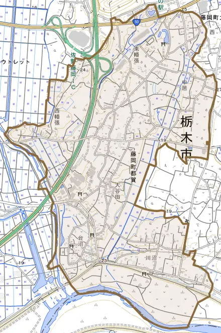 藤岡町都賀とその周辺の地図。町の範囲を重ねている