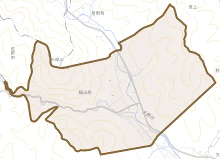 鍋山町とその周辺の地図。町の範囲を重ねている