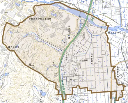 西方町本城とその周辺の地図。町の範囲を重ねている