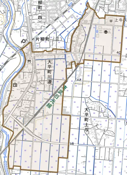 大平町川連とその周辺の地図。町の範囲を重ねている