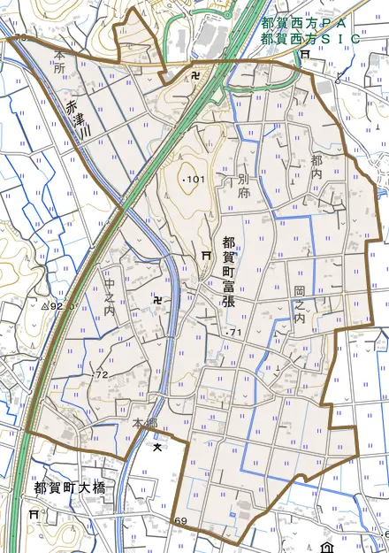 都賀町富張とその周辺の地図。町の範囲を重ねている