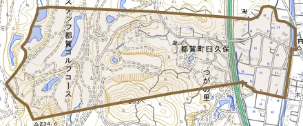 都賀町臼久保とその周辺の地図。町の範囲を重ねている