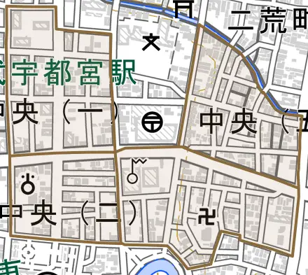 中央とその周辺の地図。町の範囲を重ねている