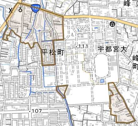 平松町とその周辺の地図。町の範囲を重ねている