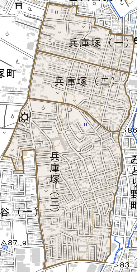 兵庫塚とその周辺の地図。町の範囲を重ねている