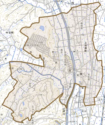 上田原町とその周辺の地図。町の範囲を重ねている
