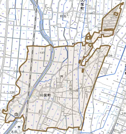 川俣町とその周辺の地図。町の範囲を重ねている