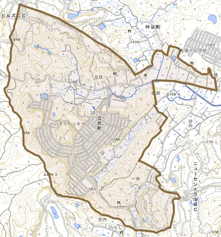 立伏町とその周辺の地図。町の範囲を重ねている