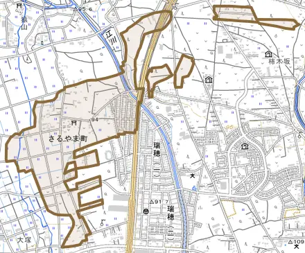 さるやま町とその周辺の地図。町の範囲を重ねている