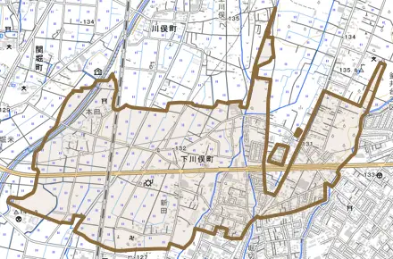 下川俣町とその周辺の地図。町の範囲を重ねている