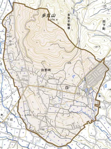 田野町とその周辺の地図。町の範囲を重ねている