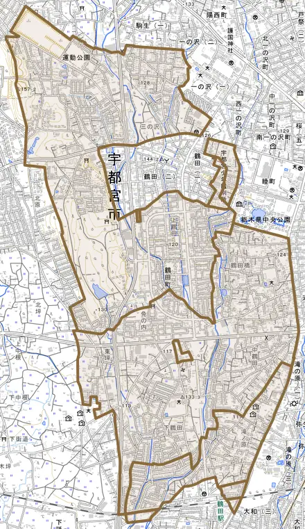 鶴田町とその周辺の地図。町の範囲を重ねている