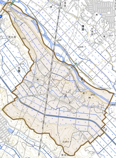 沢とその周辺の地図。町の範囲を重ねている