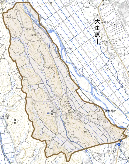 山田とその周辺の地図。町の範囲を重ねている