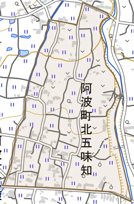 阿波町北五味知とその周辺の地図。町の範囲を重ねている