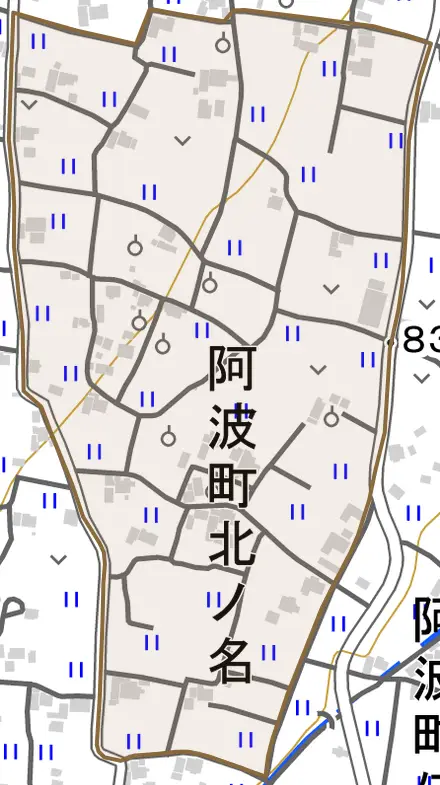 阿波町北ノ名とその周辺の地図。町の範囲を重ねている