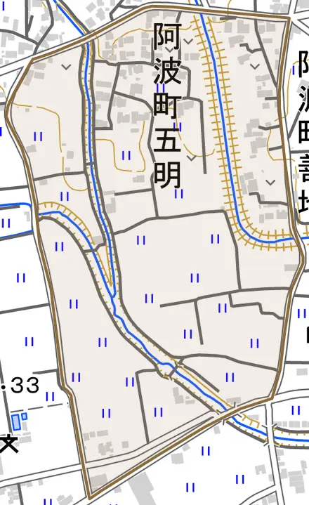 阿波町松川内とその周辺の地図。町の範囲を重ねている