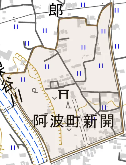 阿波町新開とその周辺の地図。町の範囲を重ねている