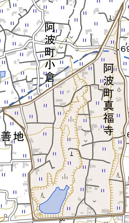 阿波町真福寺とその周辺の地図。町の範囲を重ねている