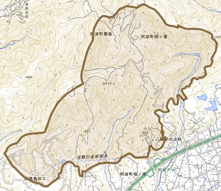 阿波町栩ケ窪とその周辺の地図。町の範囲を重ねている