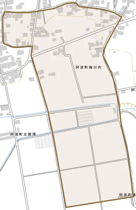 阿波町梅川内とその周辺の地図。町の範囲を重ねている