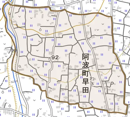 阿波町早田とその周辺の地図。町の範囲を重ねている