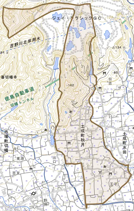 土成町秋月とその周辺の地図。町の範囲を重ねている