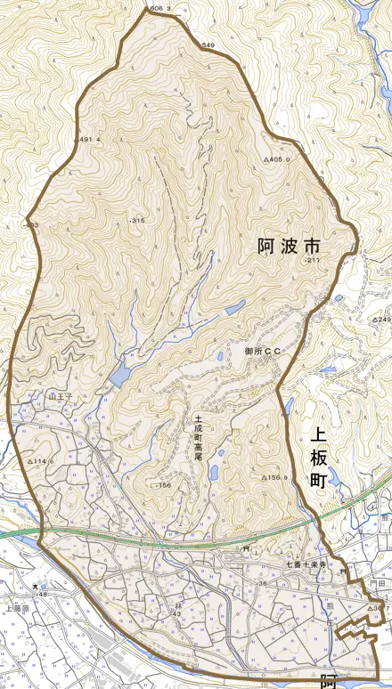 土成町高尾とその周辺の地図。町の範囲を重ねている