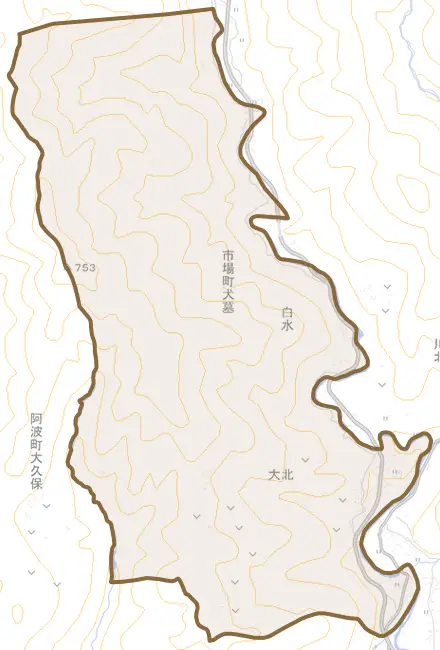 市場町犬墓とその周辺の地図。町の範囲を重ねている