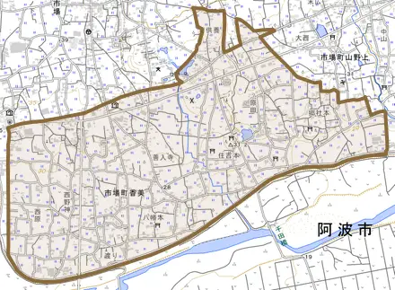 市場町香美とその周辺の地図。町の範囲を重ねている