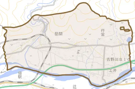 昼間とその周辺の地図。町の範囲を重ねている