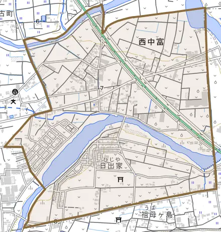 西中富とその周辺の地図。町の範囲を重ねている
