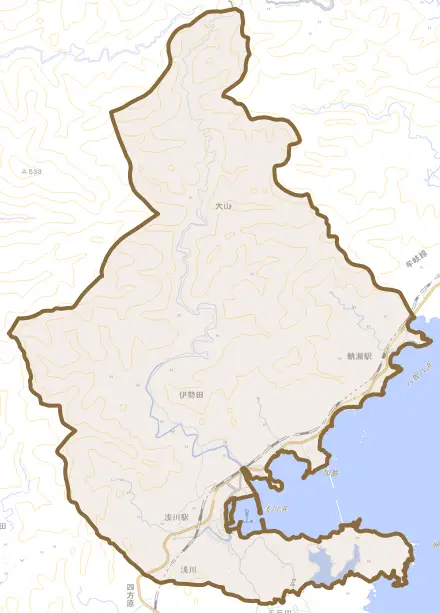 浅川とその周辺の地図。町の範囲を重ねている