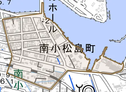 南小松島町とその周辺の地図。町の範囲を重ねている