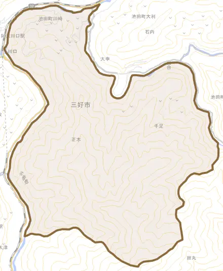 池田町川崎とその周辺の地図。町の範囲を重ねている