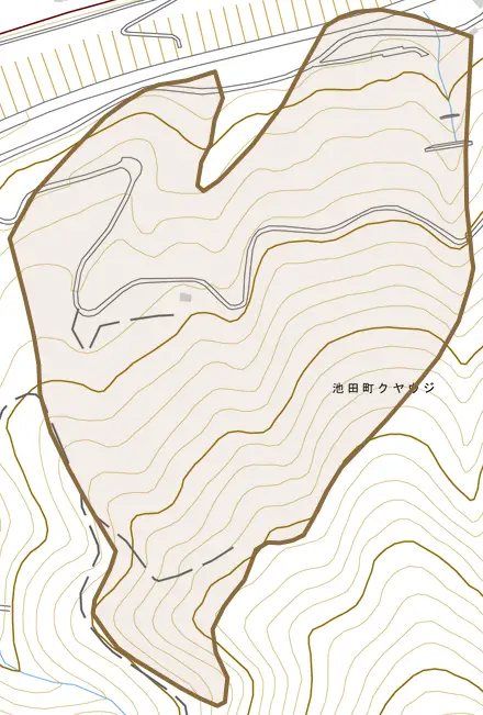 池田町クヤウジとその周辺の地図。町の範囲を重ねている