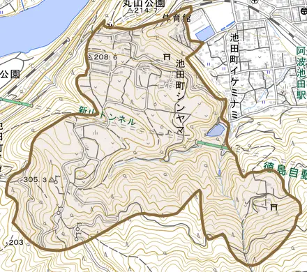 池田町シンヤマとその周辺の地図。町の範囲を重ねている