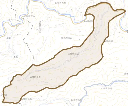 山城町八千坊とその周辺の地図。町の範囲を重ねている