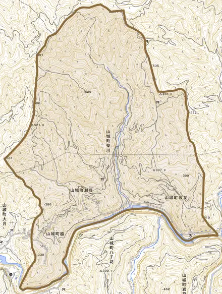 山城町柴川とその周辺の地図。町の範囲を重ねている