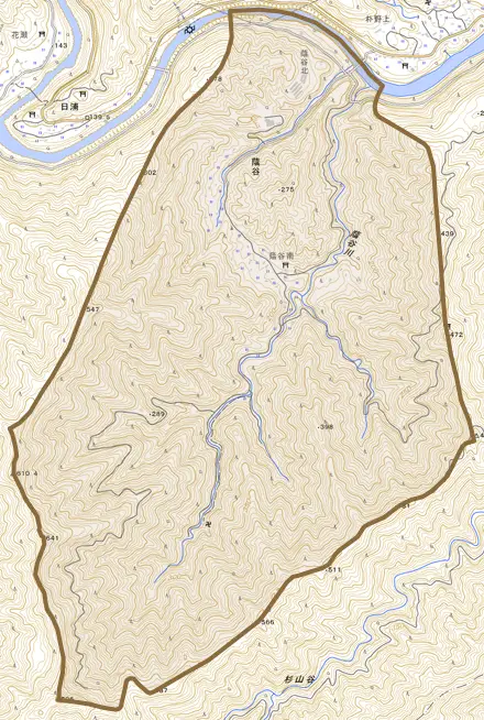 蔭谷とその周辺の地図。町の範囲を重ねている