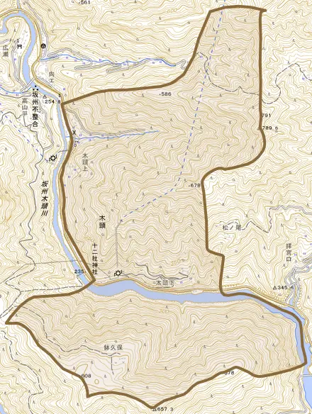 木頭とその周辺の地図。町の範囲を重ねている